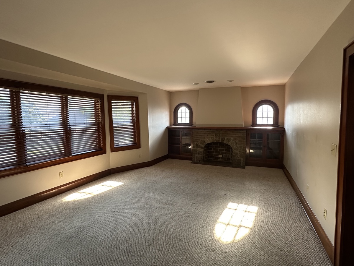 1102 E Oklahoma Ave - Commercial - Upper Unit