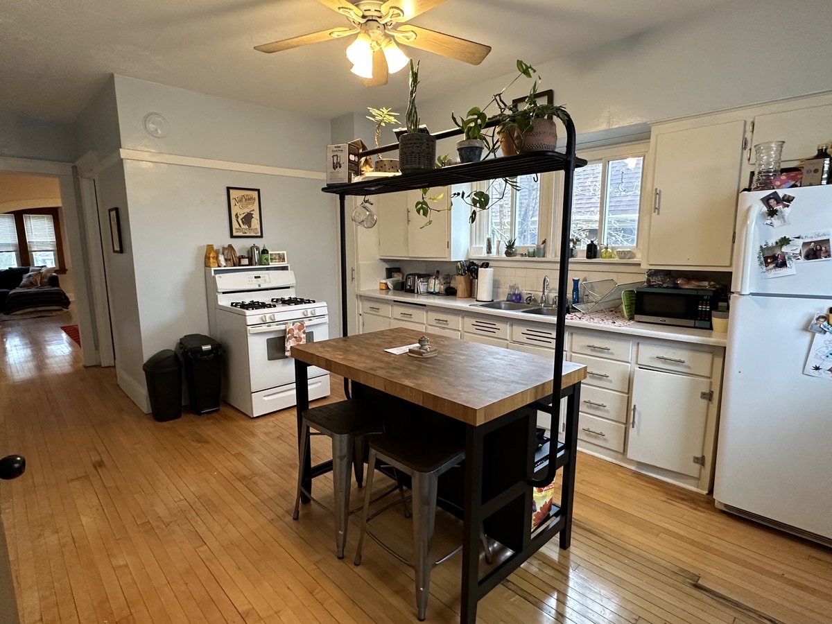 2808 S Clement Ave - Duplex - Upper Unit