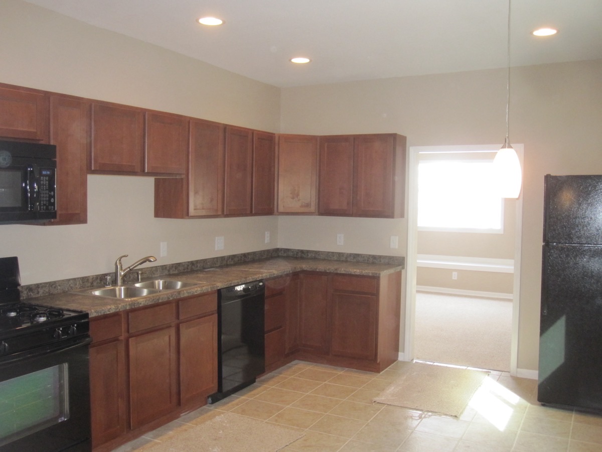 301 E Schiller St - Duplex - Lower Unit