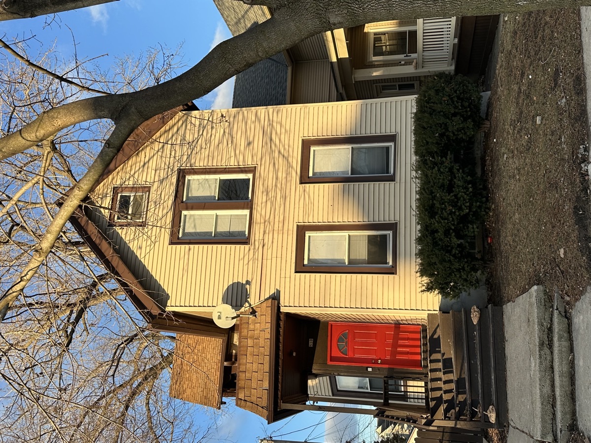 510 E Linus St - Duplex Front - Upper Unit