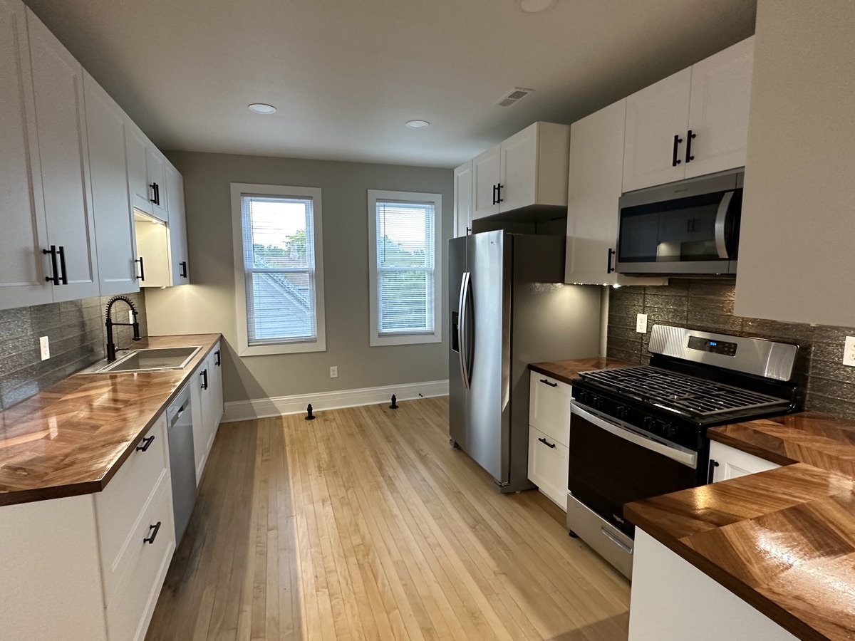 822 E Homer St - Duplex - Upper Unit